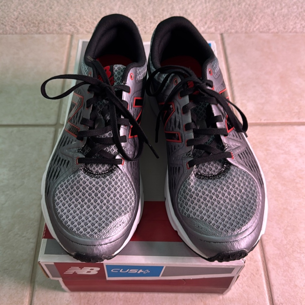 New Balance Men’s size 9.5 running shoes/sneakers